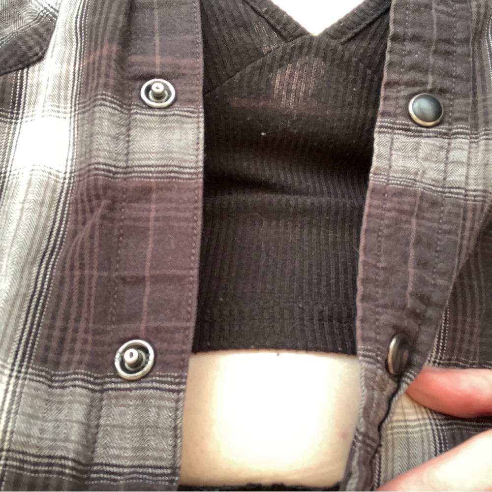 UNIQUE MONOCHROMATIC SNAP UP FLANNEL - Picture 16 of 16